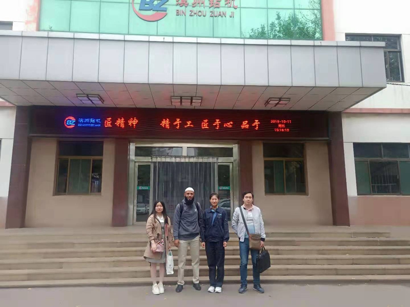 外國客商考察我廠鉆機